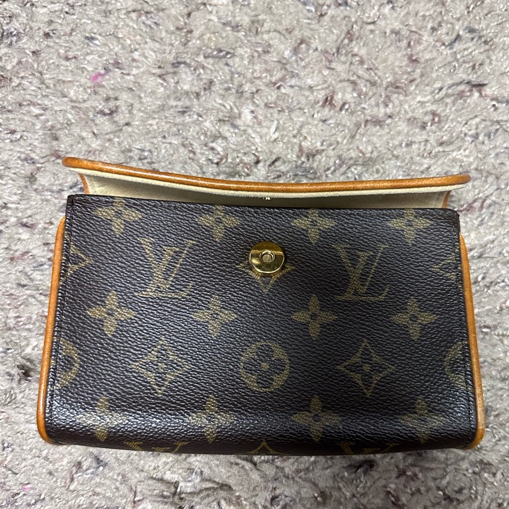 Louis Vuitton Monogram Belt Bag. Size XS.